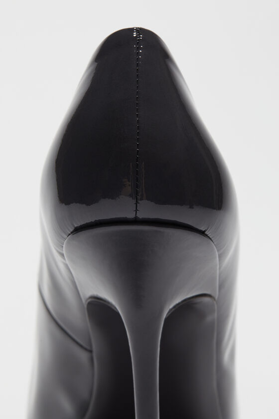 (image for) Time-Tested Leather heel pump